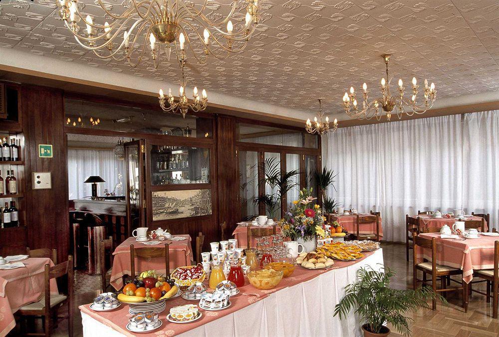 Hotel Rigel Lido de Venecia Restaurante foto
